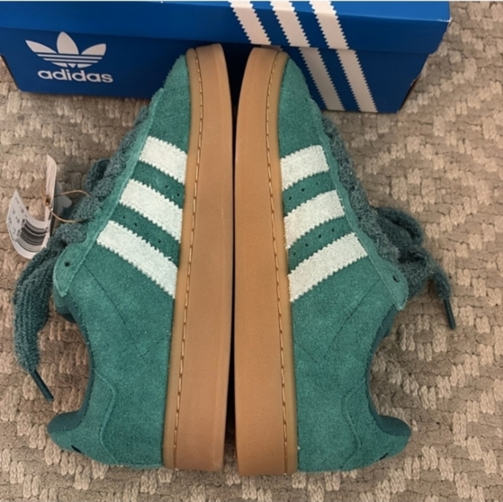 ADIDAS -  New, Deep Green, Origanal's . Women's - Men's - Youth Size 6.  Box !
